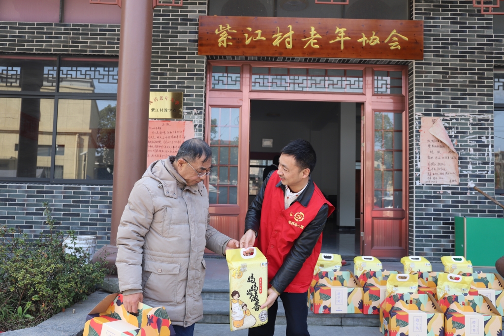 暖春意，敬老情-开云电子入口-开云（中国）多年坚持慰问孤寡老人